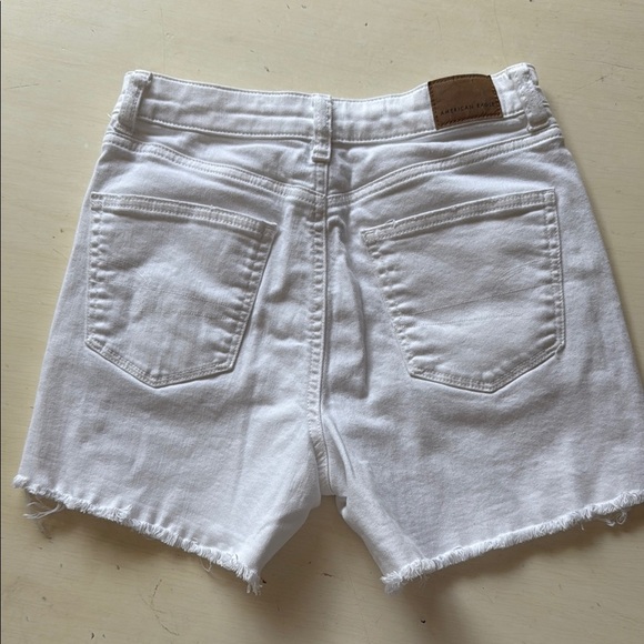 *AMERICAN EAGLE OUTFITTERS WHITE DISTRESSED SHORTS (sz 2) - Picture 4 of 6